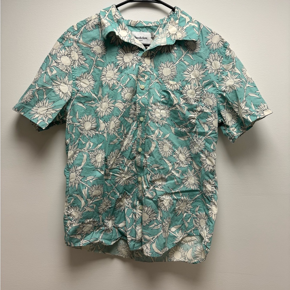 Good fellow and co teil Hawain shirt